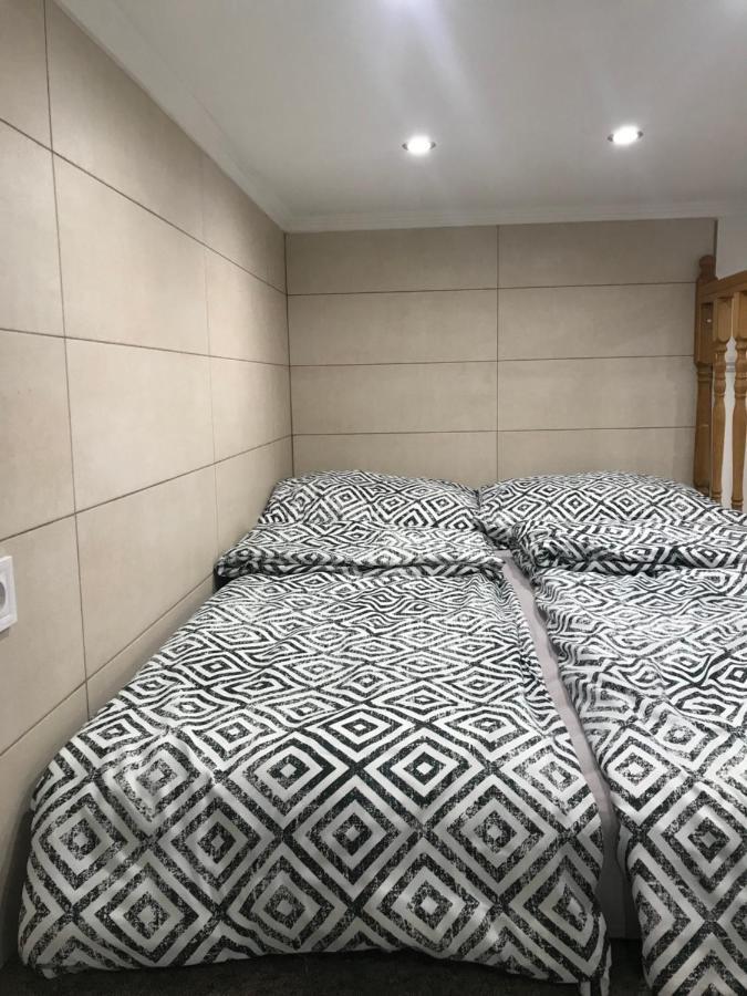 Mora Apartman 2 Kiskunfelegyhaza Exterior photo