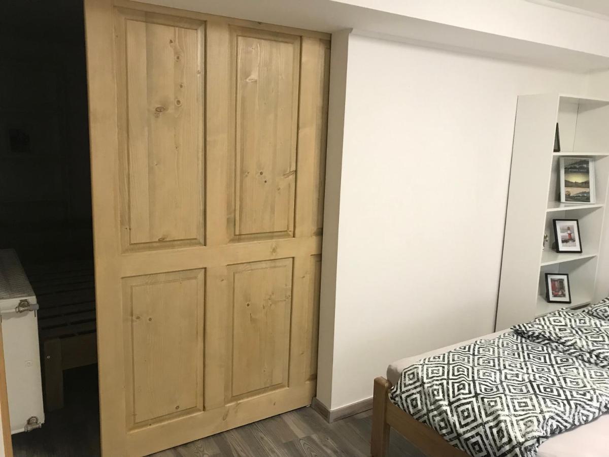 Mora Apartman 2 Kiskunfelegyhaza Exterior photo